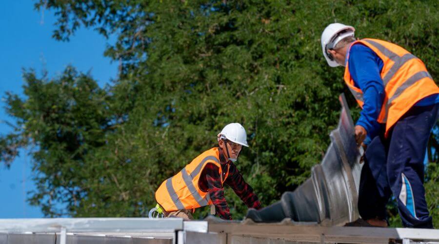 Professional gutter cleaning in Northport, MI